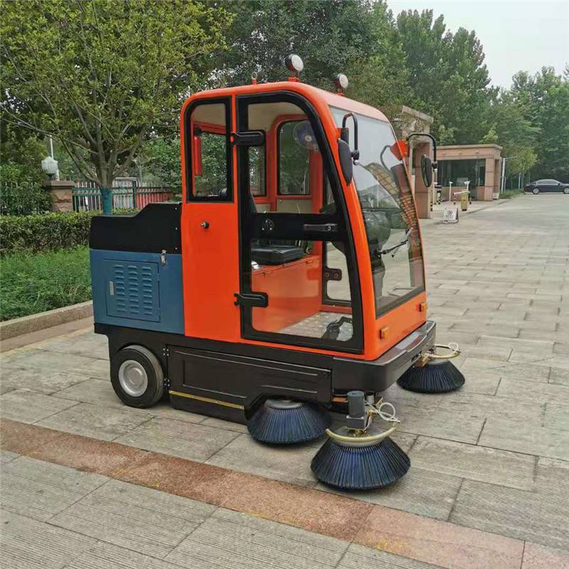 綠色城市新“清道夫” 新能源電動(dòng)三輪掃路車引領(lǐng)環(huán)衛(wèi)新風(fēng)尚